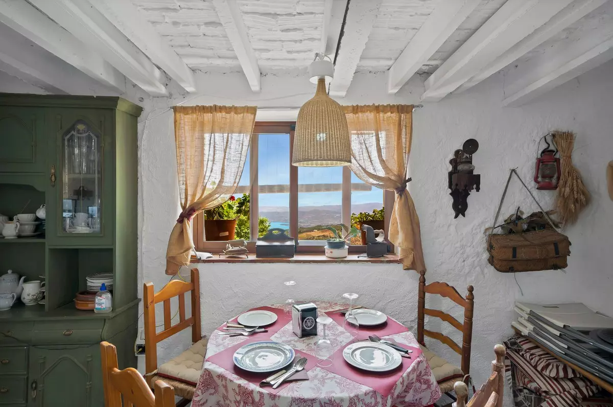 5-bedroom Country House In La Viñuela, Spain (548 M²)