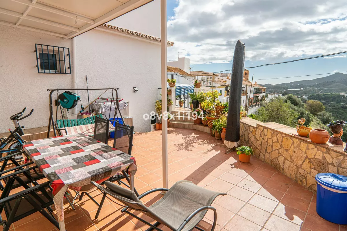 5-bedroom Villa In Macharaviaya, Spain (102 M²)