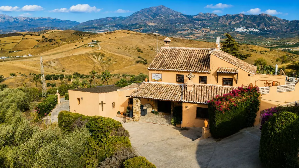 8-bedroom Country House In Cártama, Spain (569 M²)
