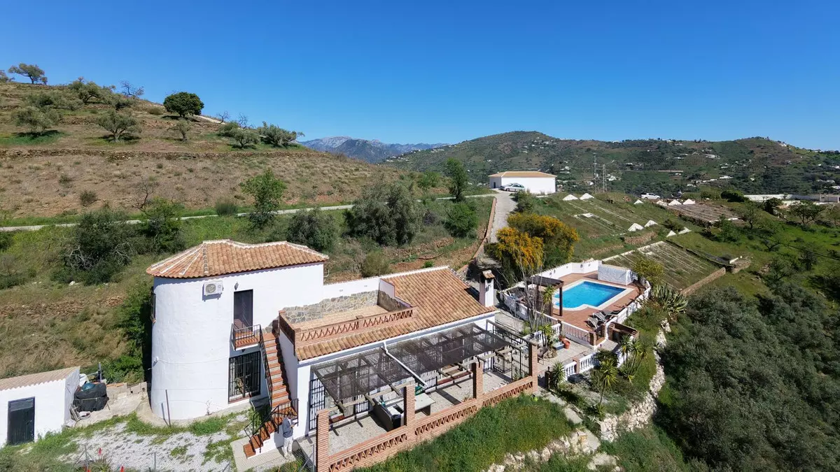 4-bedroom Villa In Cómpeta, Spain (175 M²)