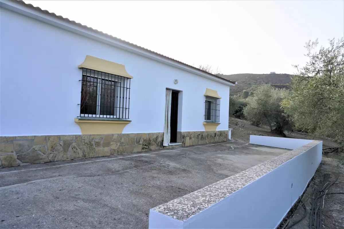 3-bedroom Country House In Alcaucín, Spain (121 M²)