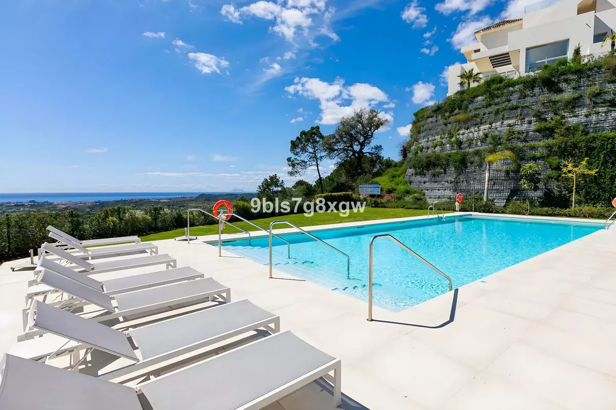 3-bedroom Apartment In Benahavis, Spain (204 M²)