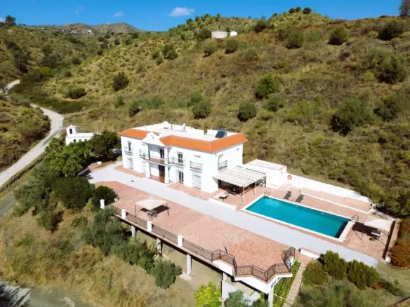 7-bedroom Villa In Macharaviaya, Spain (500 M²)