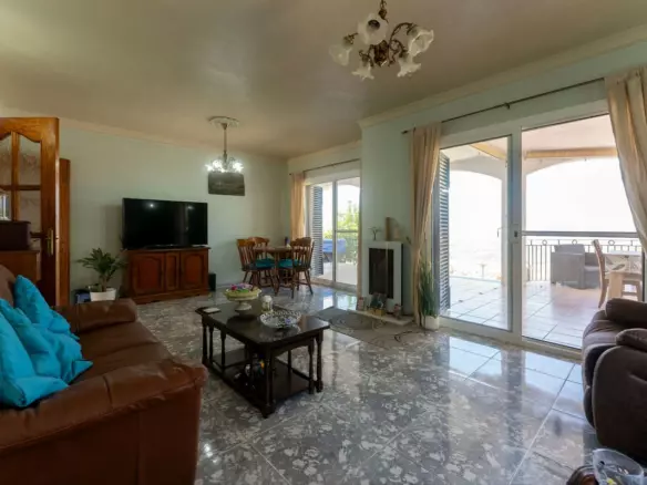 3-bedroom Country House In Guaro, Spain (216 M²)