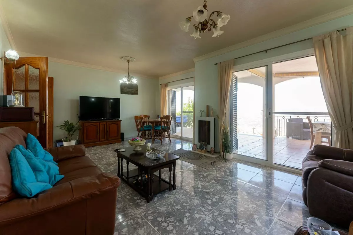 3-bedroom Country House In Guaro, Spain (216 M²)