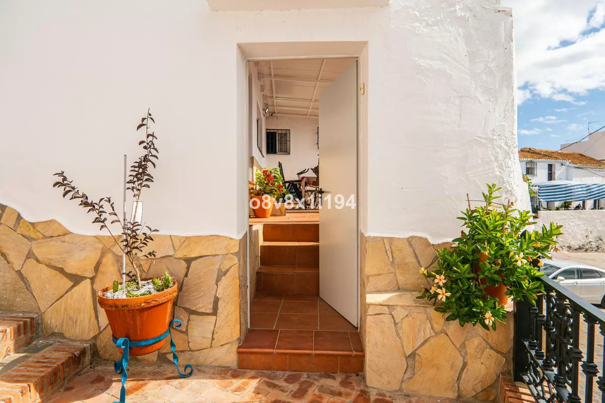 5-bedroom Villa In Macharaviaya, Spain (102 M²)