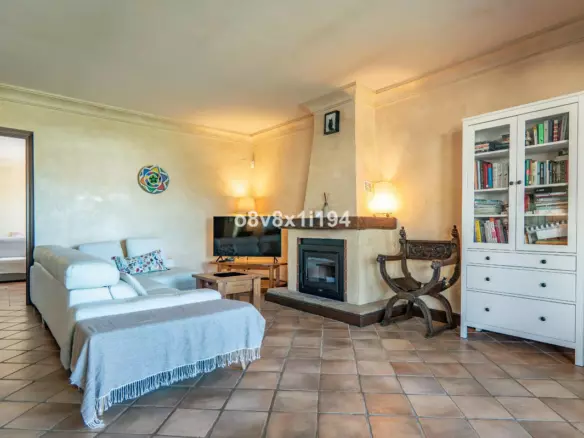 2-bedroom Villa In Marbella, Spain (180 M²)
