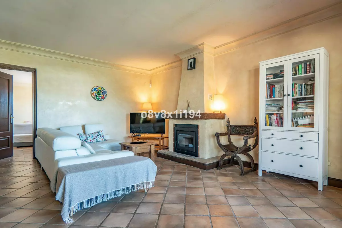 2-bedroom Villa In Marbella, Spain (180 M²)