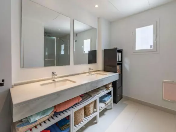 4-bedroom Villa In Benalmádena, Spain (294 M²)