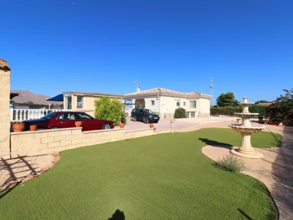 3-bedroom Villa In Callosa De Segura, Spain (167 M²)