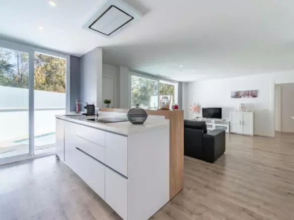 4-bedroom Villa In Benalmádena, Spain (294 M²)