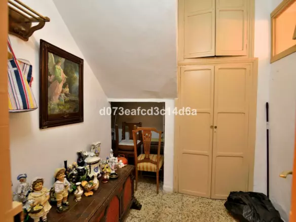 6-bedroom Town House In Ronda, Spain (166 M²)