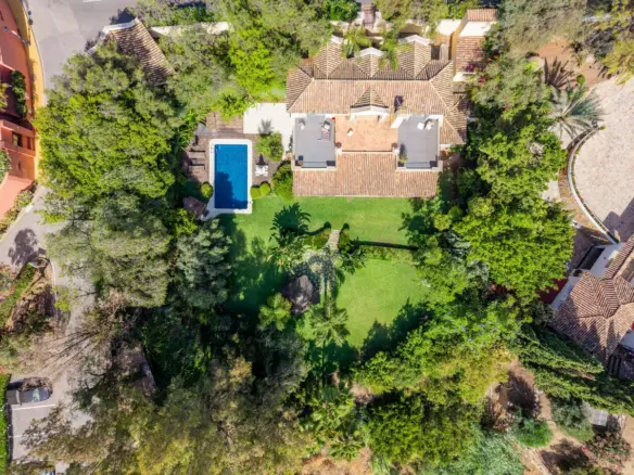3-bedroom Villa In Benahavis, Spain (329 M²)