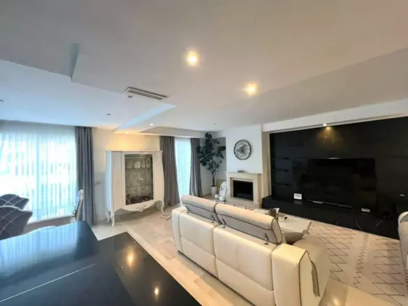 3-bedroom Apartment In Marbella, Spain (205 M²)