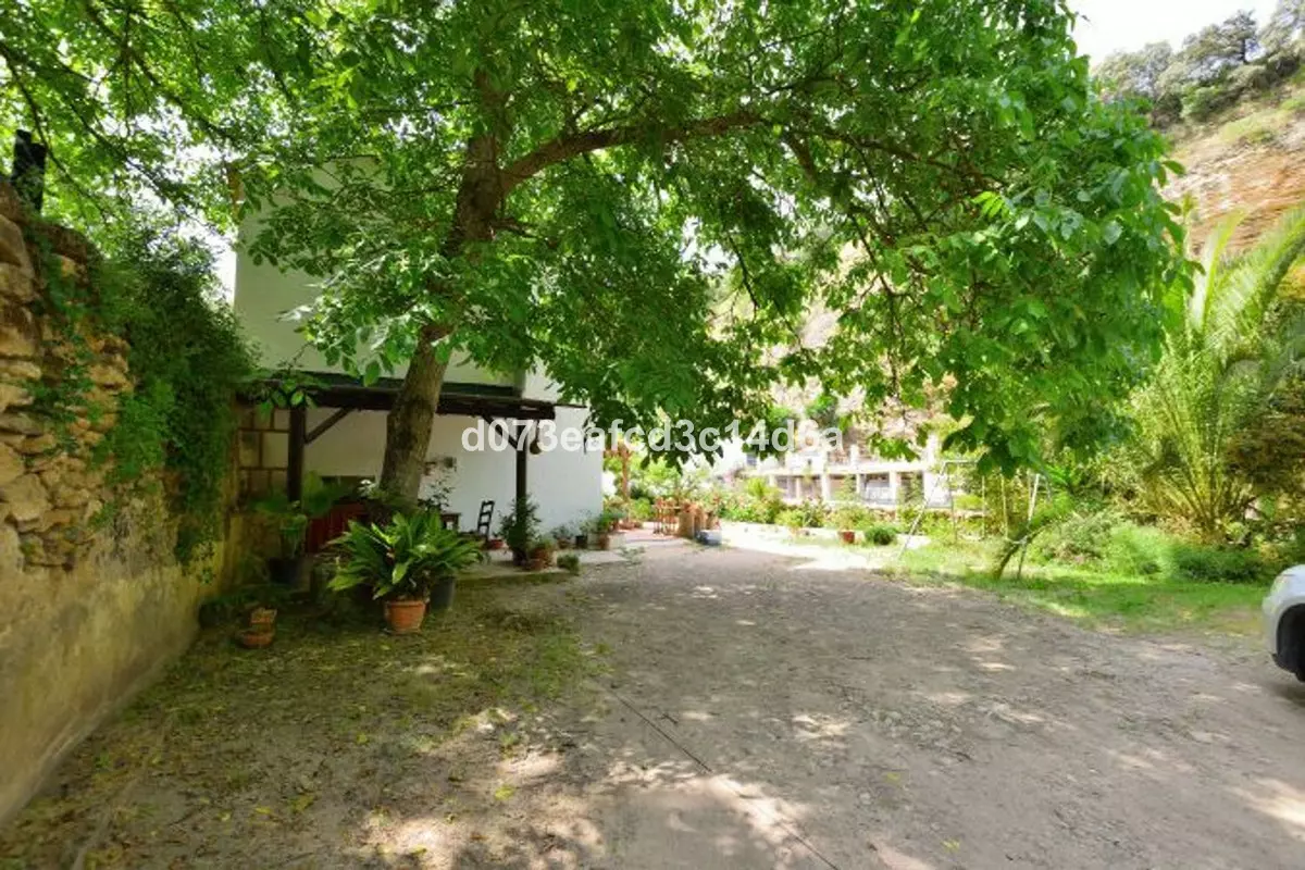 4-bedroom Country House In Arriate, Spain (987 M²)