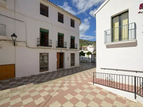 7-bedroom Town House In Tolox, Spain (180 M²)