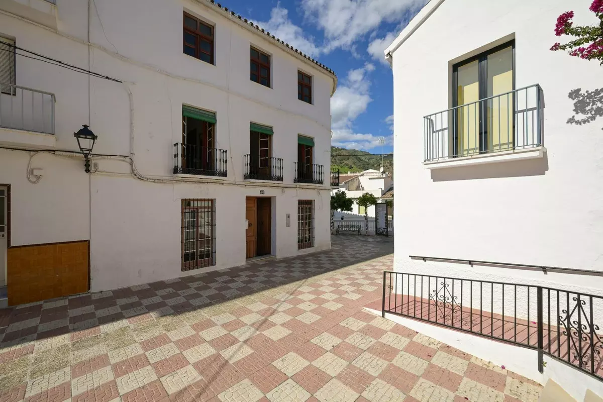7-bedroom Town House In Tolox, Spain (180 M²)