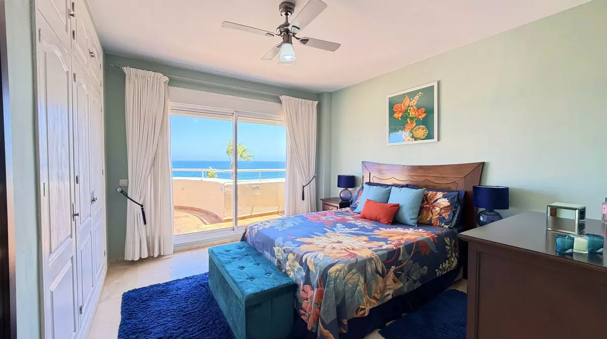 3-bedroom Apartment In Estepona, Spain (157 M²)