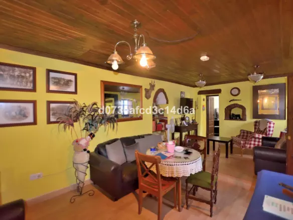 3-bedroom Town House In Parauta, Spain (140 M²)
