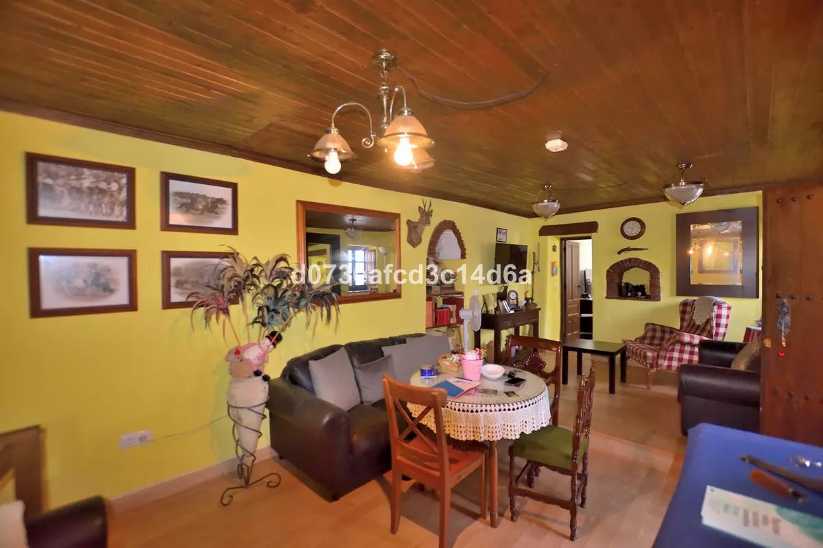 3-bedroom Town House In Parauta, Spain (140 M²)