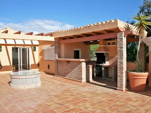 4-bedroom Apartment In Estepona, Spain (209 M²)