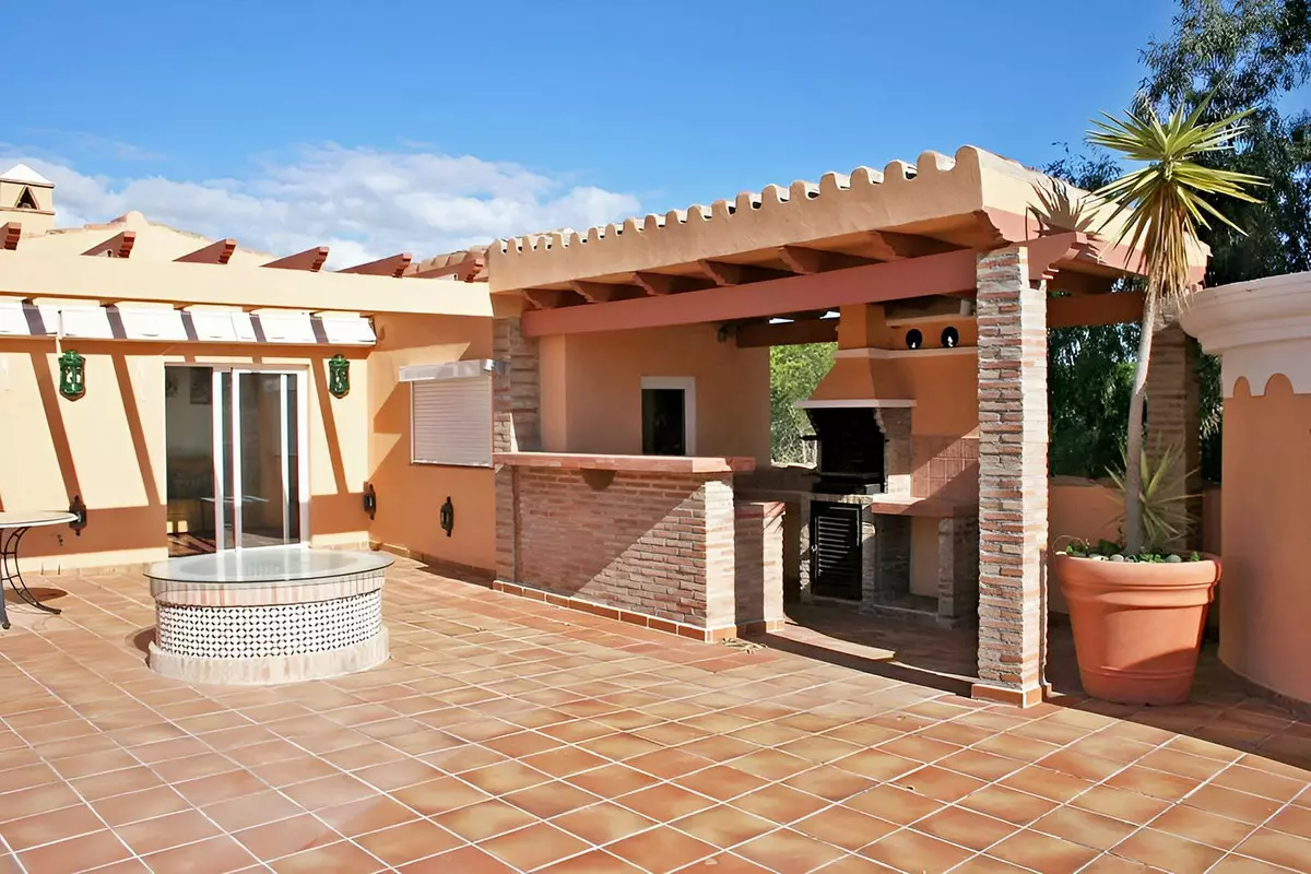 4-bedroom Apartment In Estepona, Spain (209 M²)