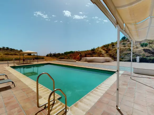 7-bedroom Villa In Macharaviaya, Spain (500 M²)