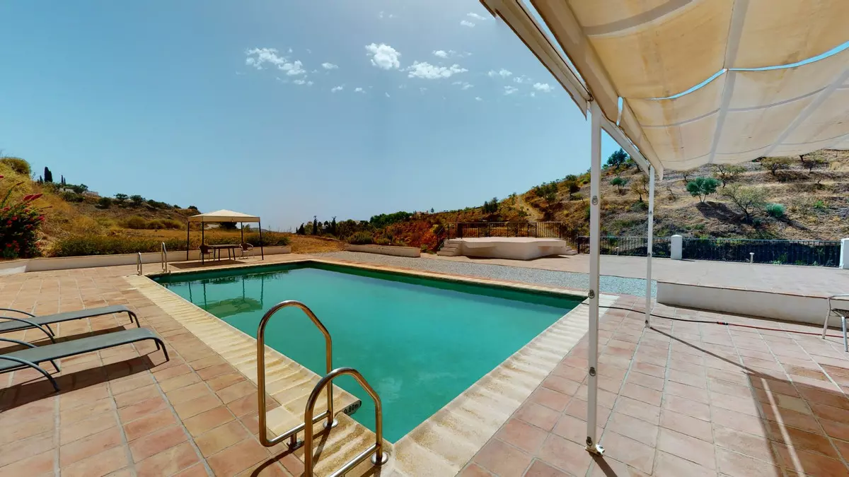 7-bedroom Villa In Macharaviaya, Spain (500 M²)