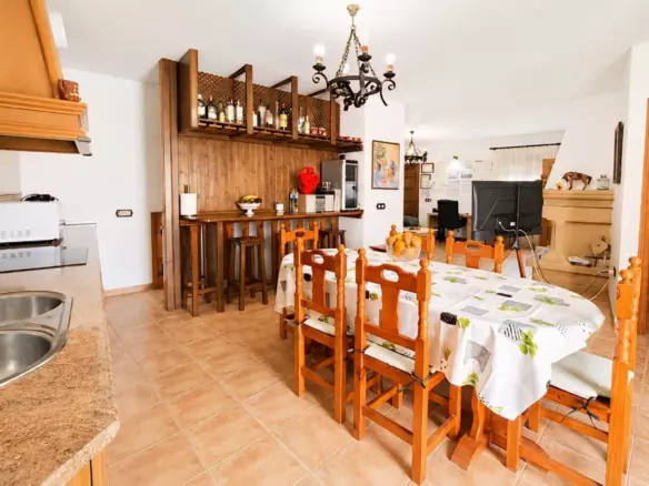 8-bedroom Town House In Ronda, Spain (385 M²)
