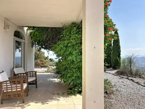 4-bedroom Villa In Canillas De Aceituno, Spain (273 M²)