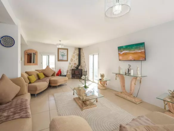 3-bedroom Town House In Tolox, Spain (125 M²)