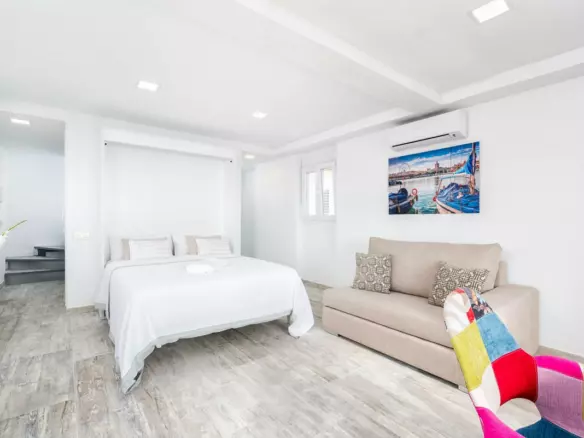 3-bedroom Villa In Málaga, Spain (136 M²)