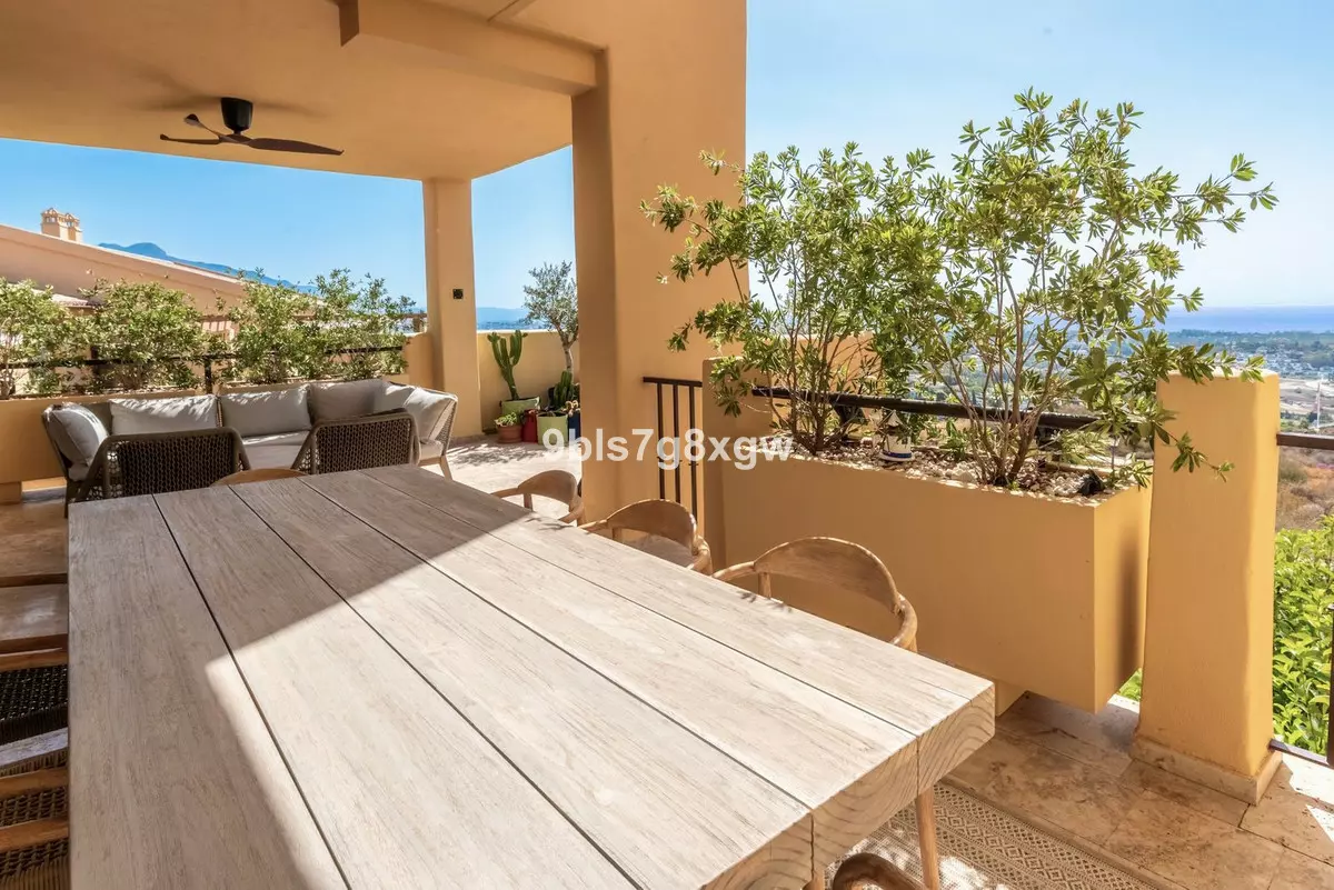 3-bedroom Apartment In Benahavis, Spain (127 M²)
