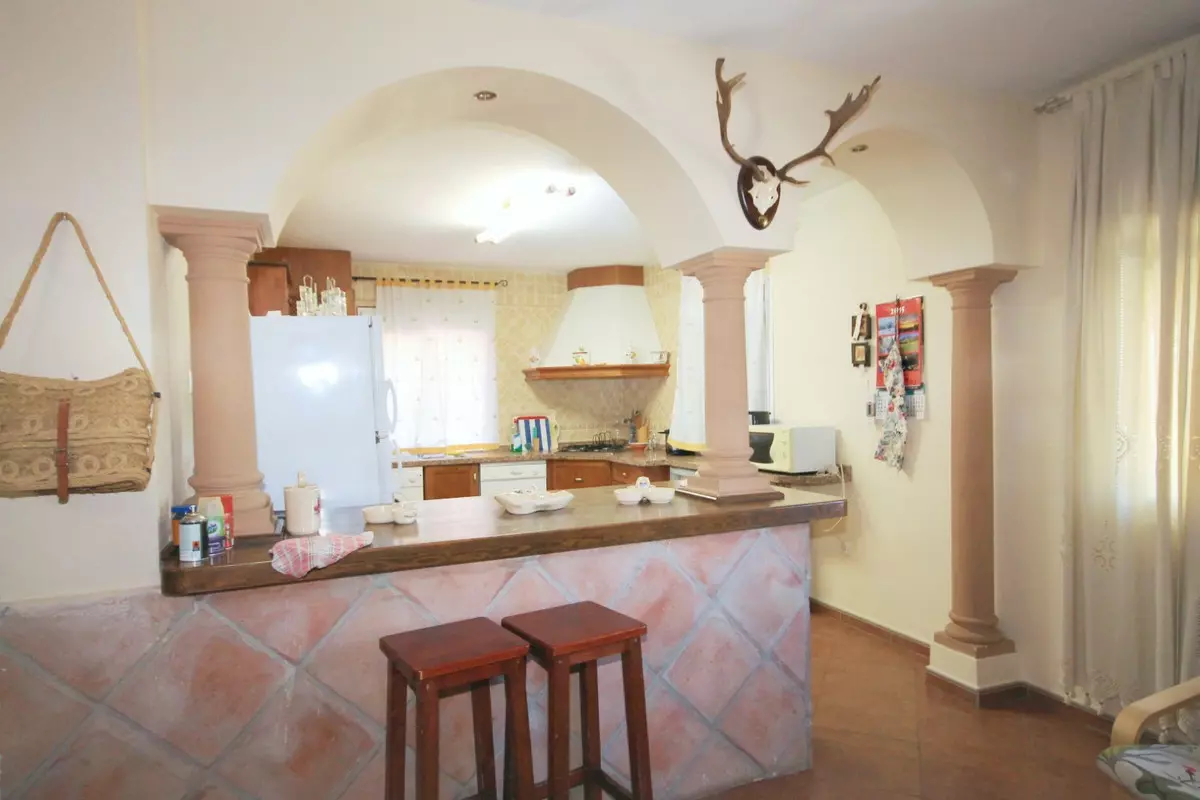 5-bedroom Country House In Guaro, Spain (277 M²)