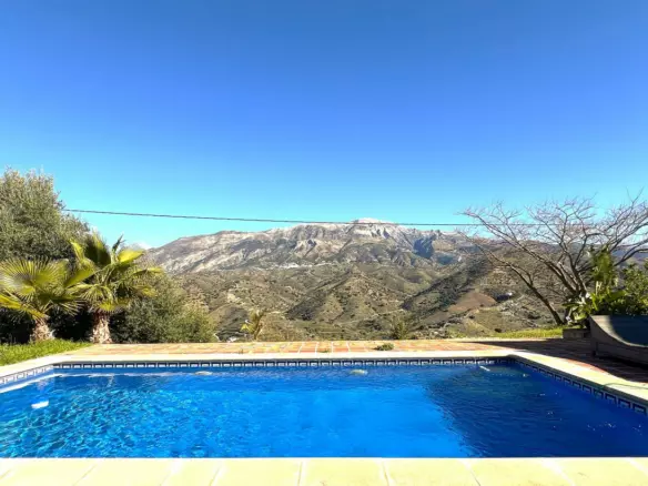 3-bedroom Villa In Canillas De Aceituno, Spain (128 M²)