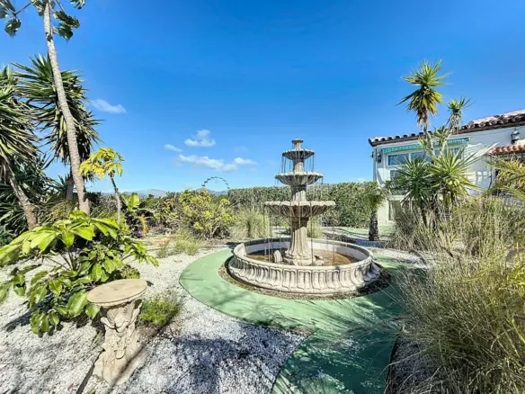 5-bedroom Villa In Canillas De Aceituno, Spain (298 M²)