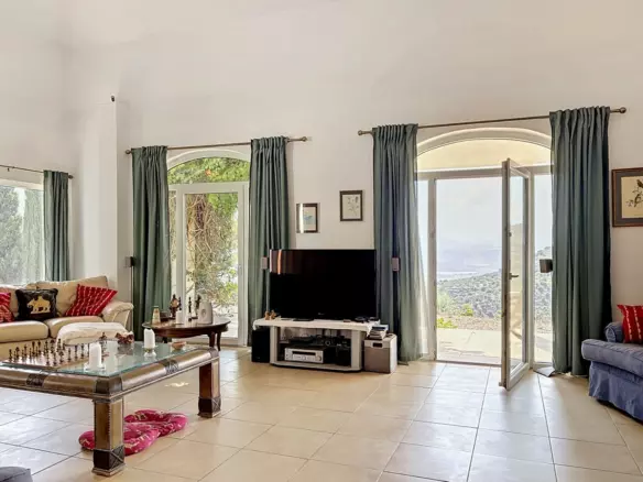 4-bedroom Villa In Canillas De Aceituno, Spain (273 M²)