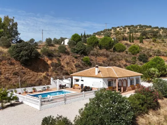 3-bedroom Villa In Colmenar, Spain (161 M²)