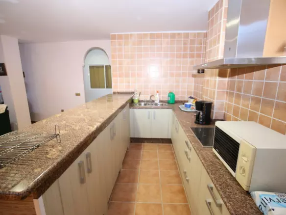 6-bedroom Villa In Benamargosa, Spain (472 M²)