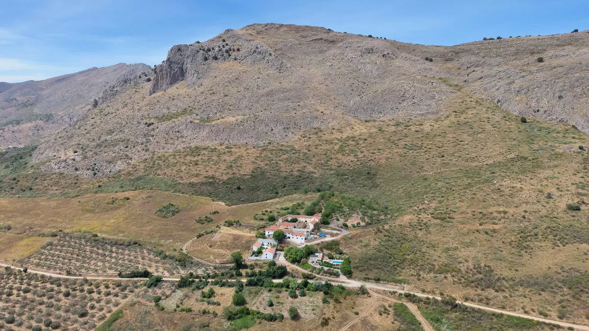 5-bedroom Country House In La Viñuela, Spain (548 M²)