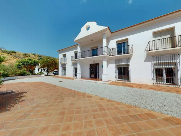 7-bedroom Villa In Macharaviaya, Spain (500 M²)