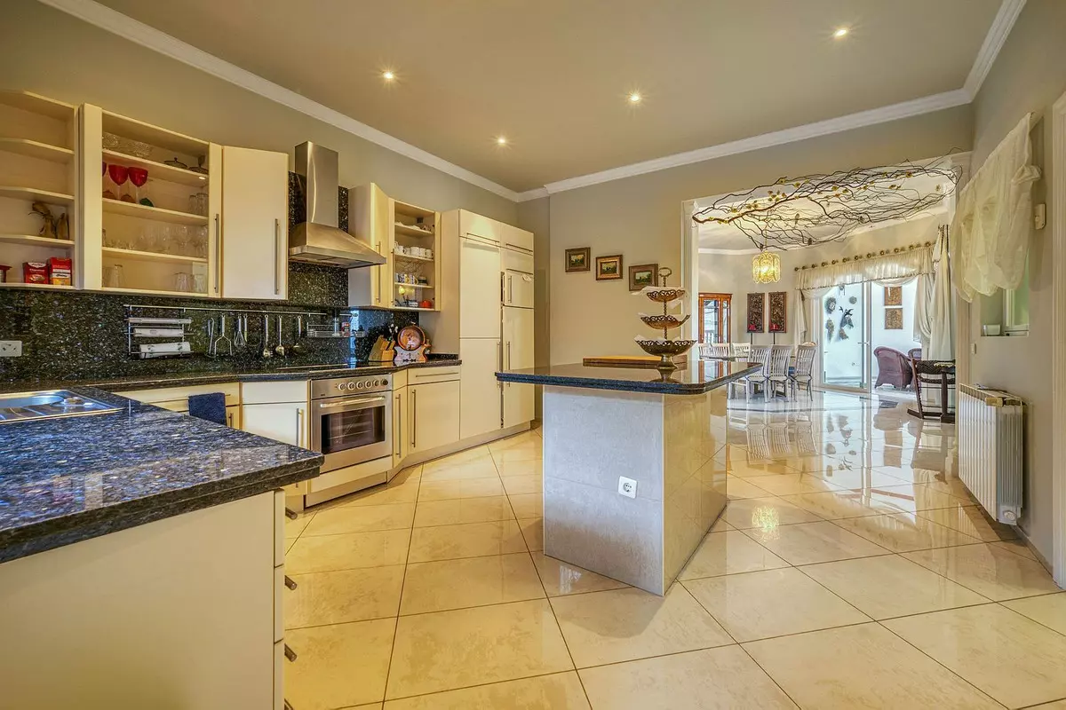 6-bedroom Villa In Marbella, Spain (842 M²)