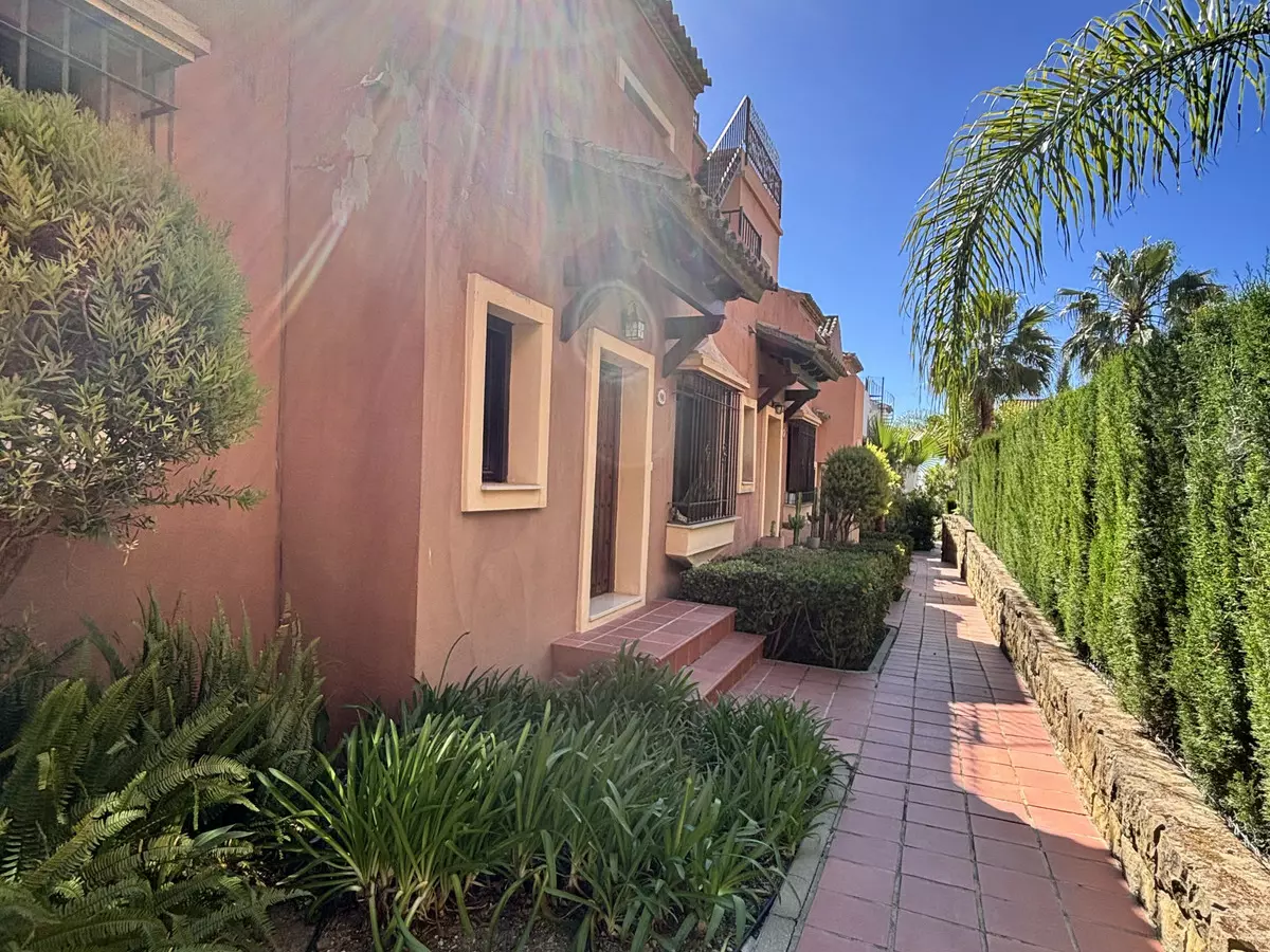 3-bedroom Town House In Estepona, Spain (200 M²)