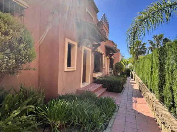 3-bedroom Town House In Estepona, Spain (200 M²)