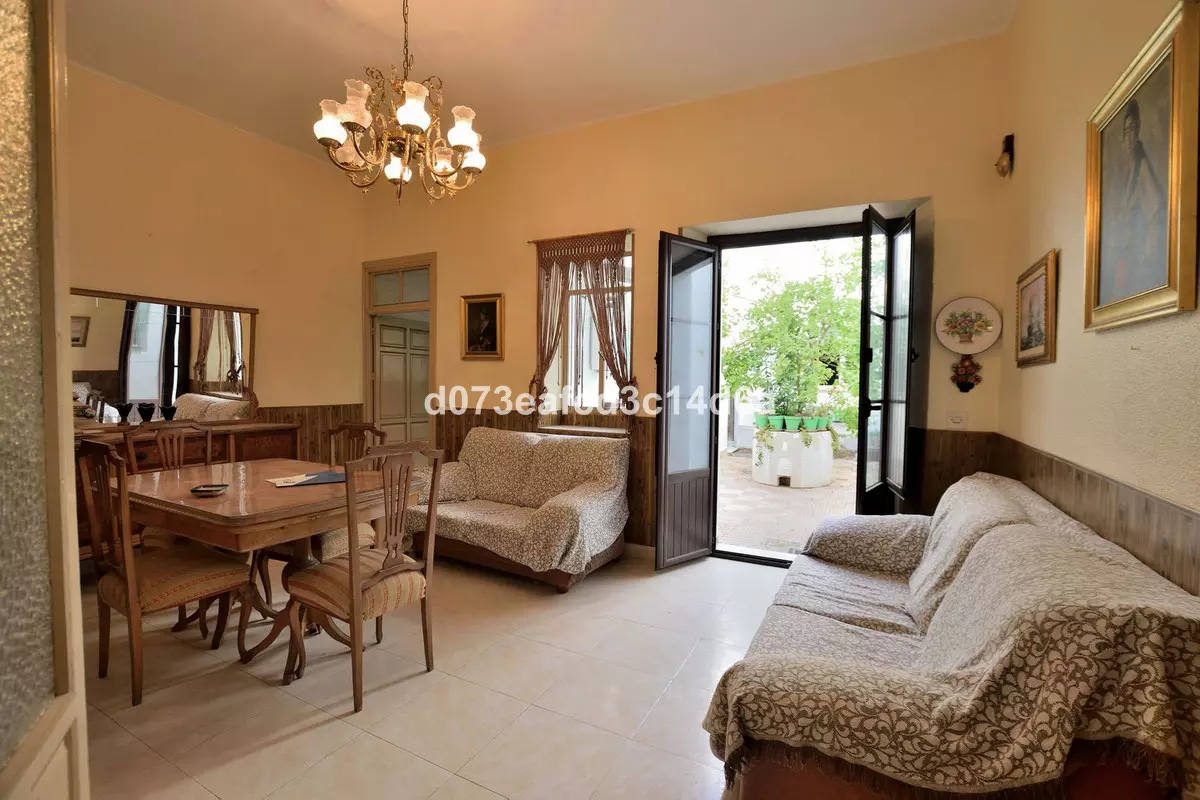 6-bedroom Town House In Ronda, Spain (166 M²)