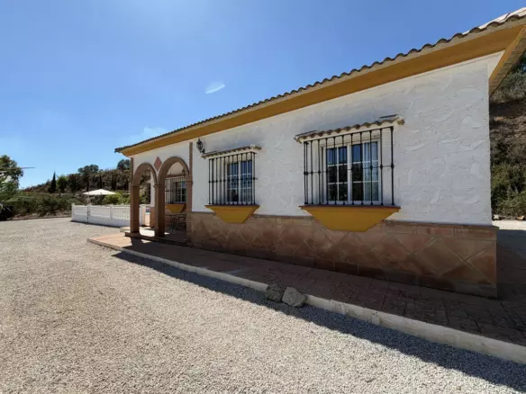 3-bedroom Villa In Colmenar, Spain (161 M²)