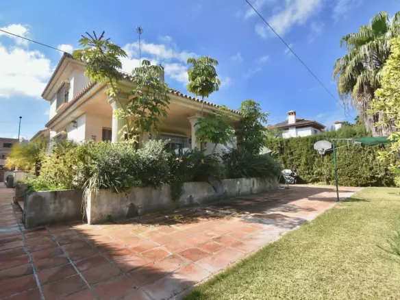 6-bedroom Villa In Cártama, Spain (590 M²)