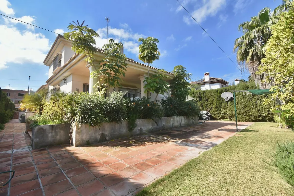 6-bedroom Villa In Cártama, Spain (590 M²)