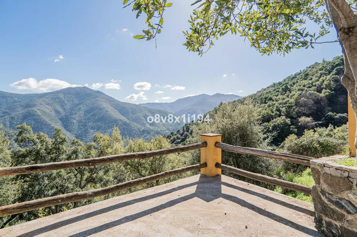 5-bedroom Country House In Jubrique, Spain (485 M²)