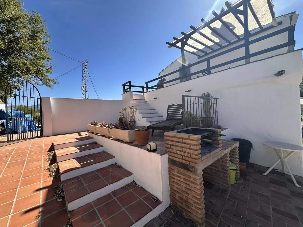6-bedroom Country House In Comares, Spain (166 M²)